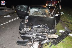 Koszmarny wypadek. 21-latek w bmw próbował wyprzedzać. Zdjęcia