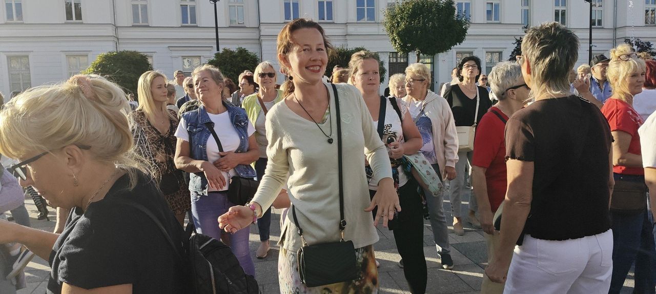 Sosnowiec: Znowu to zrobiły! Wielka potańcówka pod dworcem PKP. Mieszkańcy wyginali śmiało ciało. Zobacz ZDJĘCIA z niedzielnej zabawy