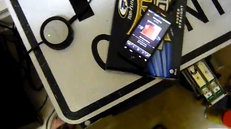 HTC Droid Incredible fiksuje przy starciu z metalem [wideo] 1