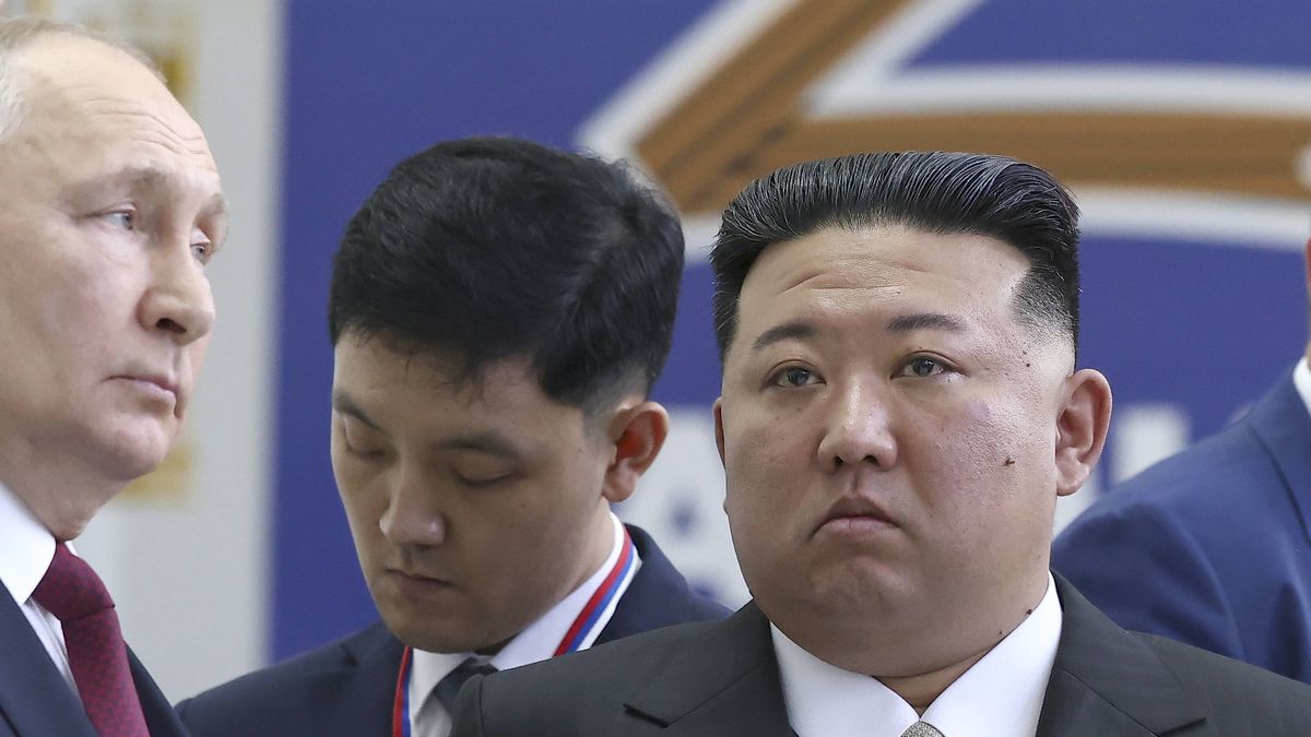 Russian President Vladimir Putin meets North Korean leader Kim Jong Un on the Vostochny cosmodrome
epa10857887 Russian President Vladimir Putin (L) and North Korean leader Kim Jong Un (R) visit the Vostochny cosmodrome outside of the town of Tsiolkovsky (former Uglegorsk), some 180 km north of Blagoveschensk in Amur region, Russia, 13 September 2023.  EPA/ARTEM GEODAKYAN/SPUTNIK/KREMLIN POOL MANDATORY CREDIT 
Dostawca: PAP/EPA.
ARTEM GEODAKYAN/SPUTNIK/KREMLIN POOL