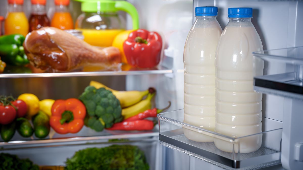 Przechowywanie mleka na drzwiach lodówki nie jest odpowiednie