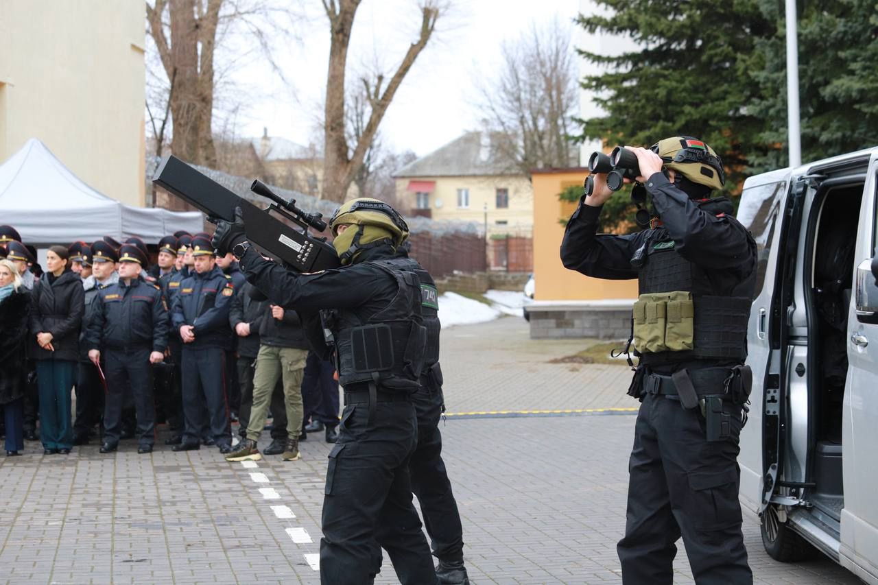 Zbliżają się wybory na Białorusi. Milicja szykuje się na bomby, drony i zamieszki na ulicach