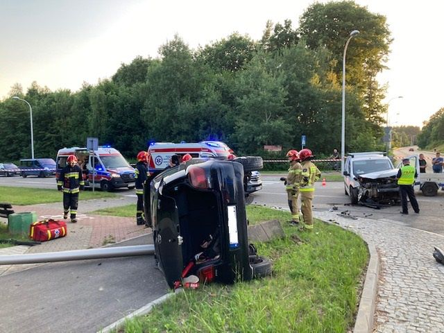 Wypadek drogowy w Ostrowcu Św. i poszkodowane osoby