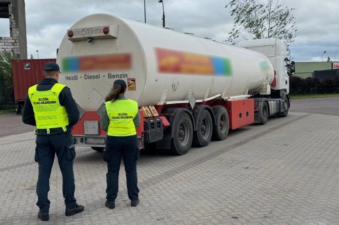 KAS przechwyciła transport nielegalnego paliwa z Łotwy