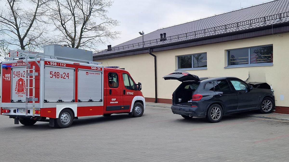 Mężczyzna wjechał w ścianę marketu