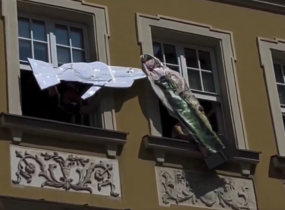 Poznaniacy zażartowali z Taylor Swift. Artystka zastąpiła koziołka