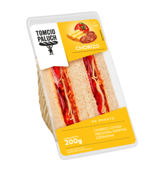 Kanapka z chleba pszennego z salami chorizo, wędzonym serem gouda i papryką czerwoną.