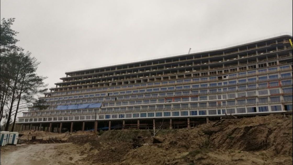 Budowa w Pobierowie stanęła. W Stobnicy i Wiśle prace jednak trwają w normalnym trybie