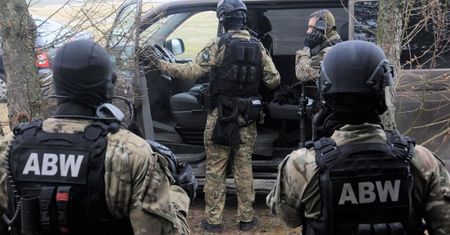 Syn posłanki Wandy Nowickiej usłyszał zarzut propagowania komunizmu