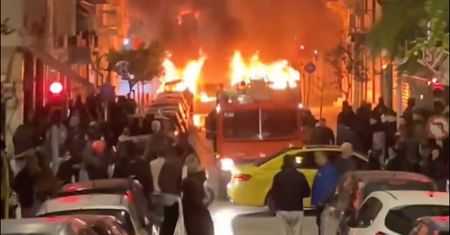 Zamieszki w Atenach. Ponad 70 osób zatrzymanych po starciach z policją