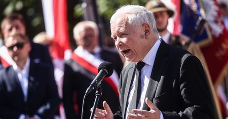 Rząd twierdzi, że zrealizował już pierwszy kamień milowy z KPO. Obniżył podatki seniorom