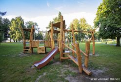 Tychy. Nowy plac zabaw, jest naturalnie i estetycznie