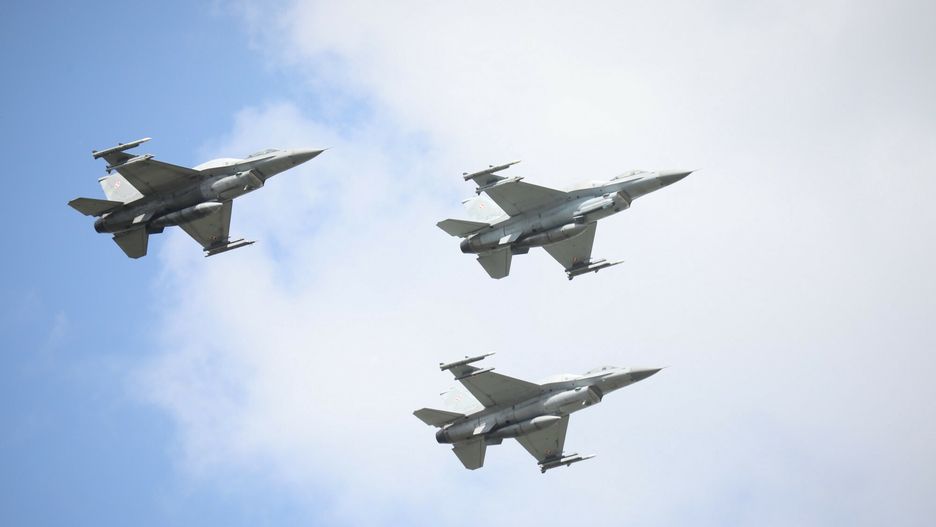 Silni w sojuszach - defilada Wojska Polskiego
Fot. Piotr Molecki/East News, Warszawa, 03.05.2019. Swieto Narodowe Trzeciego Maja. Silni w sojuszach - defilada Wojska Polskiego.
N/z: defilada powietrzna - F-16
Piotr Molecki