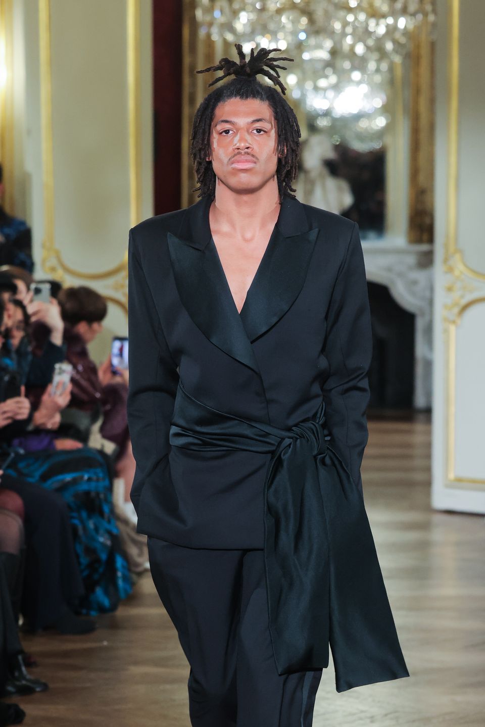 Syn Heidi Klum otworzył pokaz w Paryżu