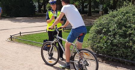 Rowerzyści często zapominają. Mandat to nawet 3 tys. zł