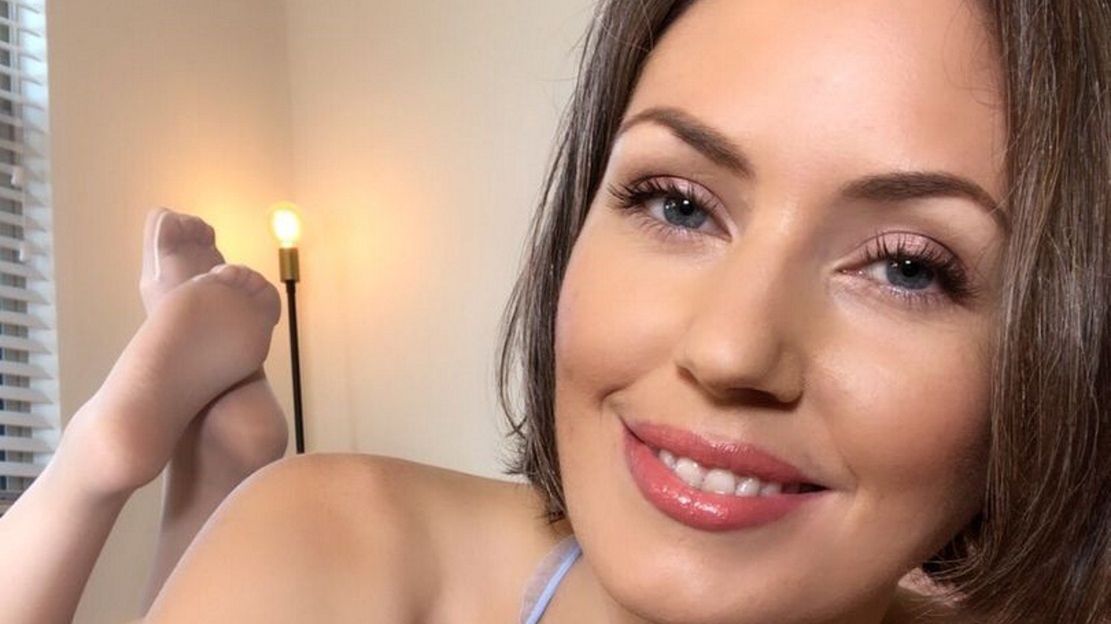 Sarah Shevon od 18 roku życia cierpi na przewlekłe wrzodziejące zapalenie jelita grubego. 