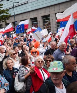 Polacy oceniają sytuację. Kto jest najbardziej zadowolony?