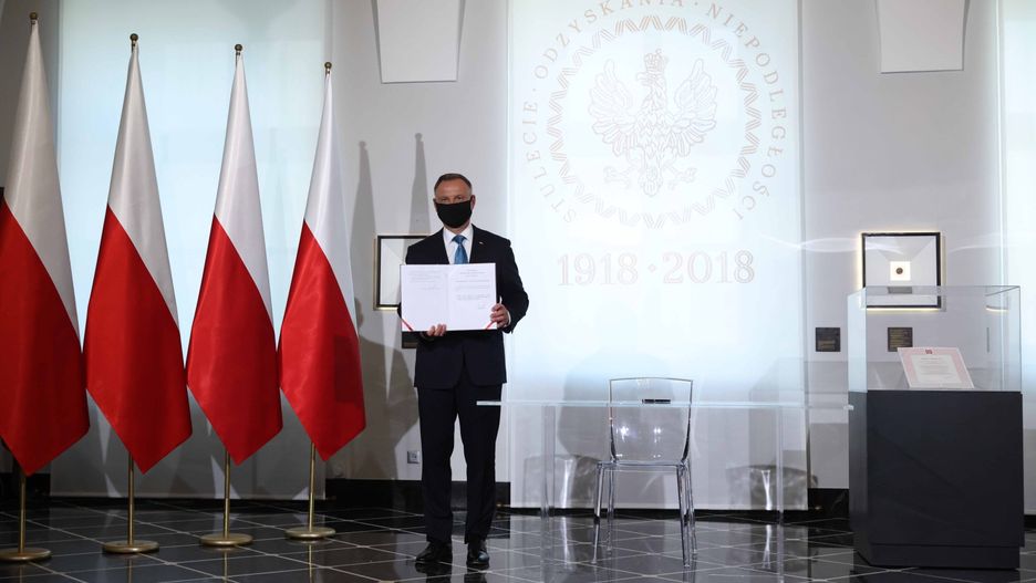 Andrzej DudaLeszek Szyma�skig�owa pa�stwa, inwestycja, obchody, odbudowa, Pa�ac Bruela, Pa�ac Bruhla, podpis, podpisanie, polityk polityka, prezydent, BINARY<(23) bytes>, ulica Kr�lewska, BINARY<(11) bytes>, ustawa
