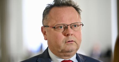 Czarne chmury nad Szejną. Jego odejścia chcą Tusk i Sikorski