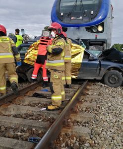 Tragedia koło Kętrzyna. Auto wjechało pod pociąg, ranne dziecko