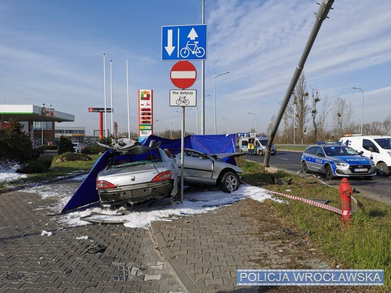 W tym wypadku zginął 35-letni kierowca pojazdu