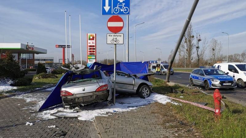W tym wypadku zginął 35-letni kierowca pojazdu