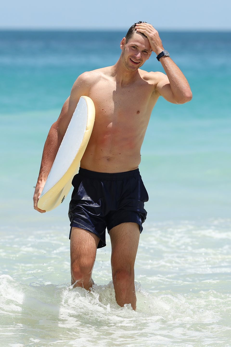 Iga Świątek i Hubert Hurkacz uczą się surfować na plaży w Perth