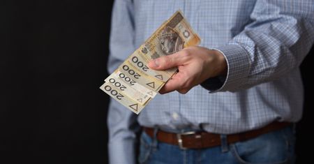 Obiecano mu 75 tys. euro od umierającej kobiety. 32-latek stracił ponad 42 tys. zł