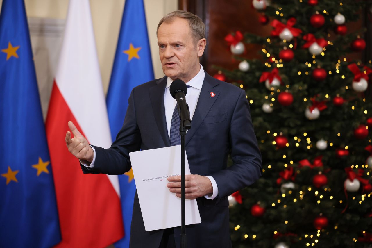 "Oburzające", "skandal". Tusk zapowiada ruch po słowach Macierewicza