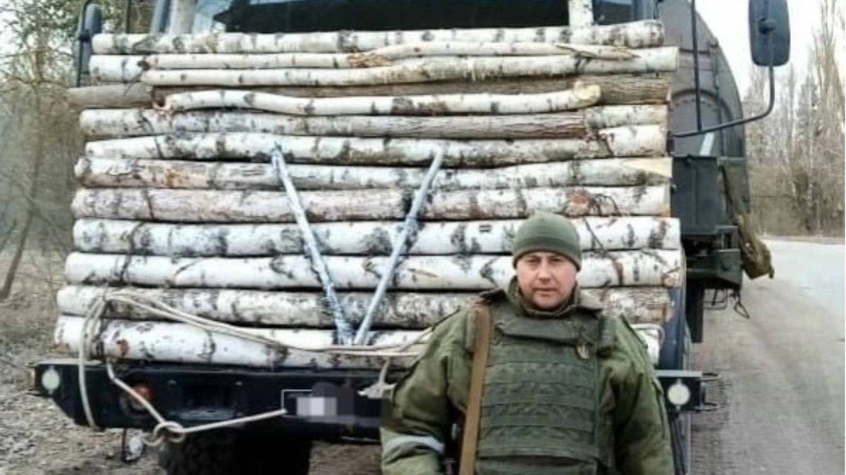 Rosjanie zamontowali na swojej ciężarówce pancerz wykonany z... brzozy