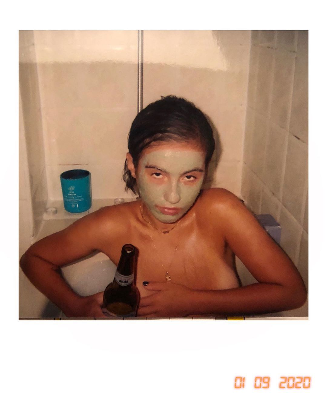 Ola Kowalska pozuje w peruce