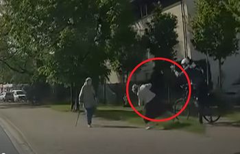 Popchnął 80-latkę i uciekł. Policja ujawnia. Poszli do niego do pracy