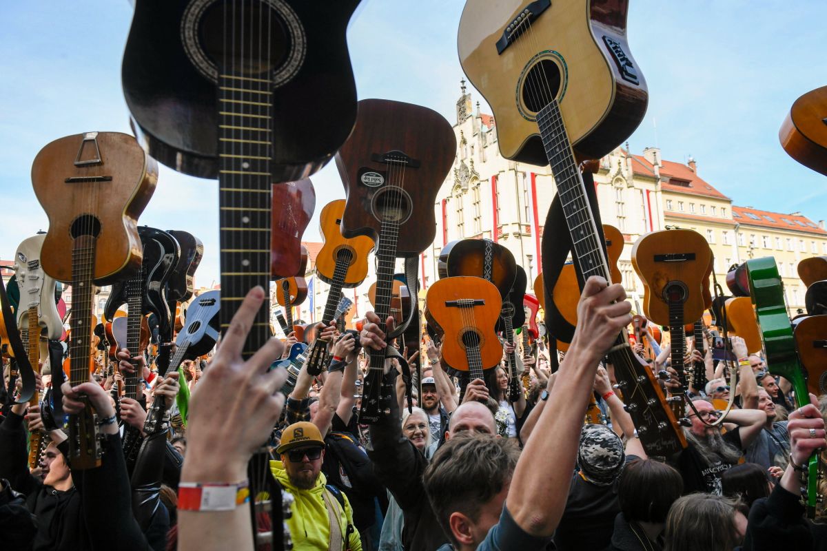 Gitarowy rekord świata pobity we Wrocławiu! Zagrali "Hey Joe"