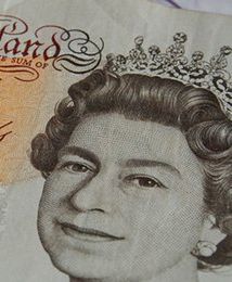 Brexit osłabił finanse polskich emigrantów. Funt nie przestaje spadać