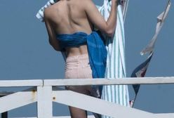 Poza planem filmowym: Emma Watson bez stanika na plaży