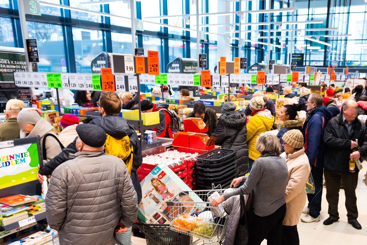 Praca "na kasie" przed świętami. 5 ton towaru podczas jednej zmiany