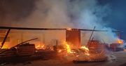 Ściechów: Strażacy gasili pożar tartaku przez całą noc