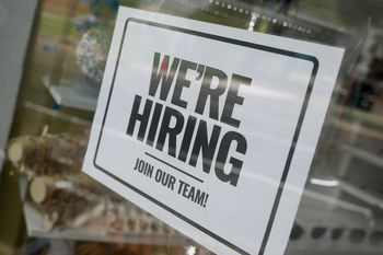 Płacą, by rekruterzy znaleźli im pracę. Nowy trend z USA