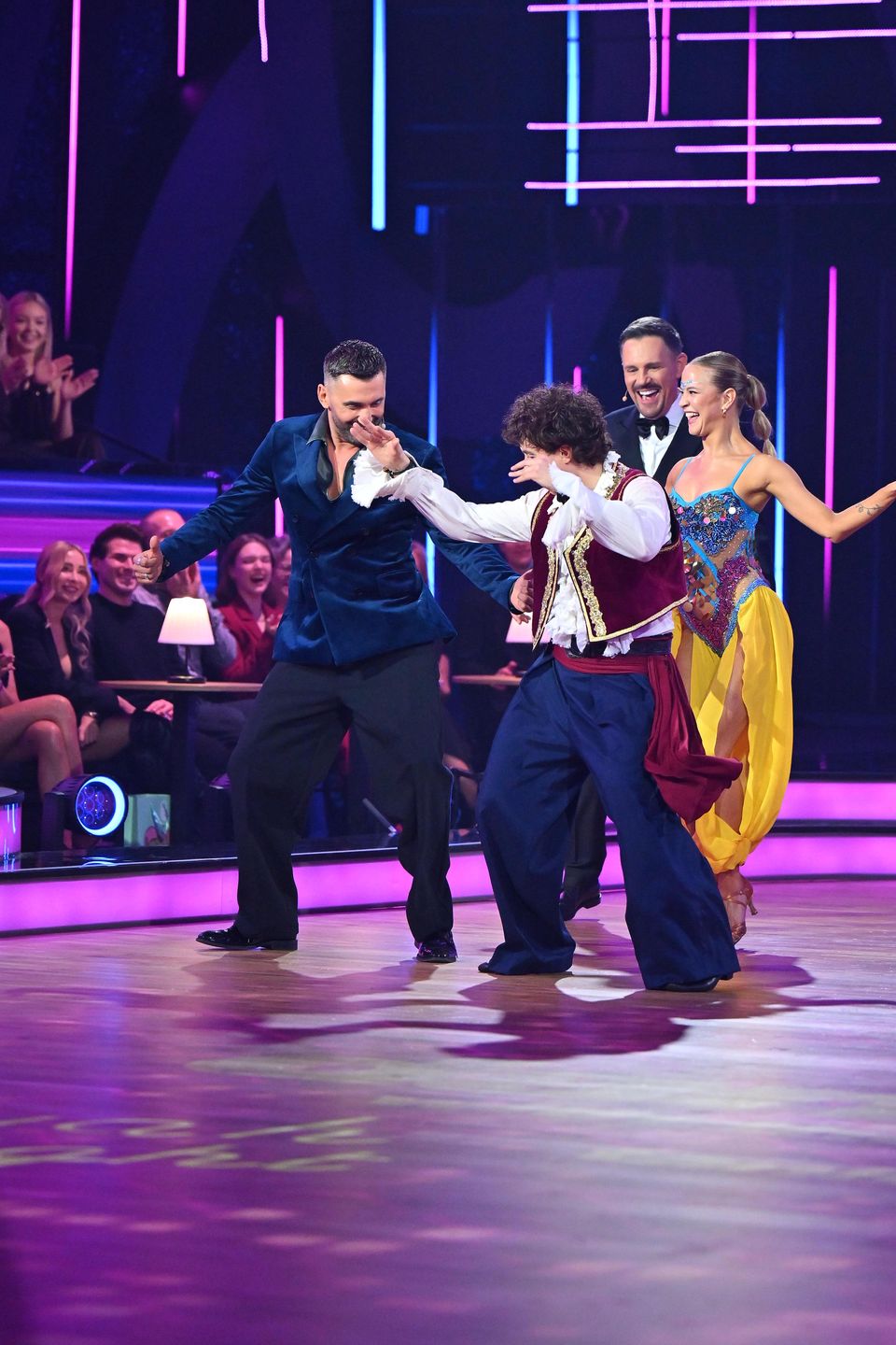 Mateusz Pawłowski uczy Rafała Maseraka ruchu bioder