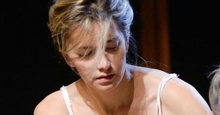 "Na dobre i na złe": Kamilla Baar na scenie w samej bieliźnie