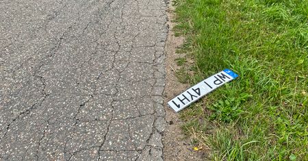 Co zrobić ze znalezioną tablicą rejestracyjną?