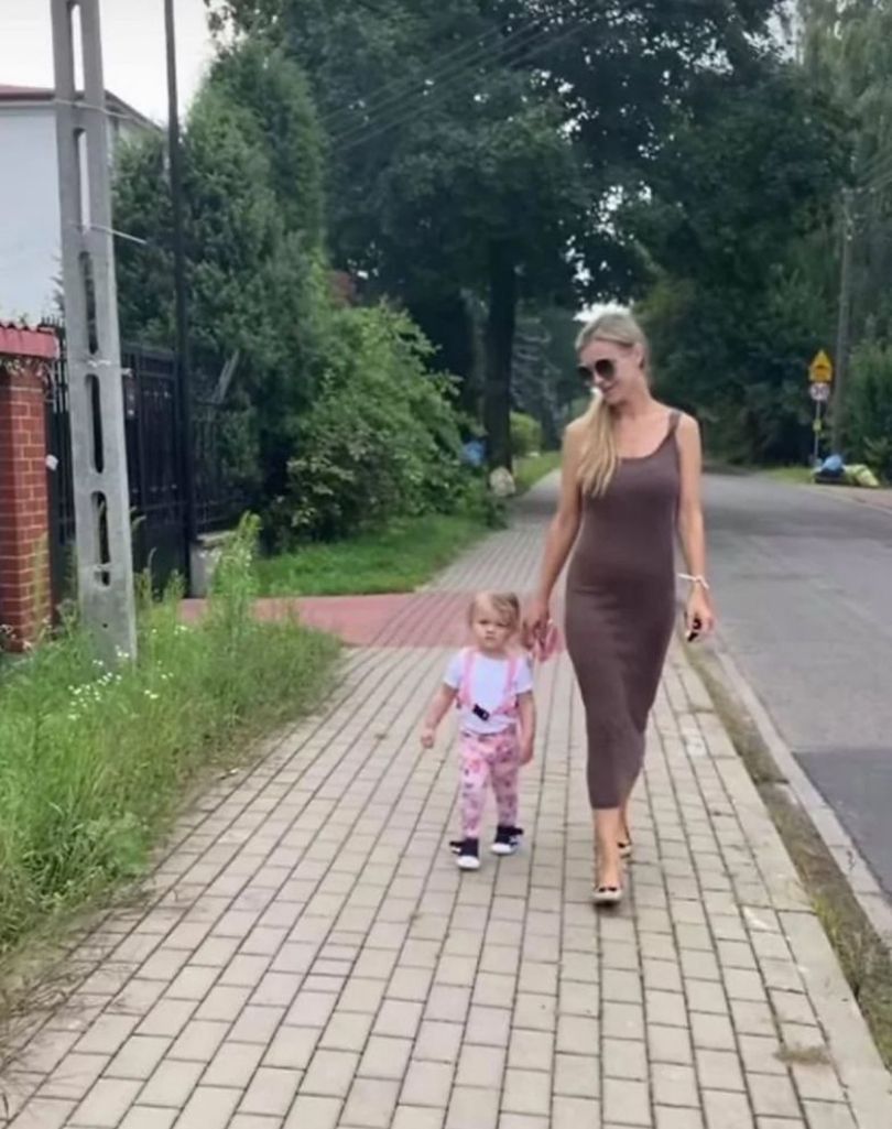 Joanna Krupa prowadzi Ashę-Leigh na smyczy