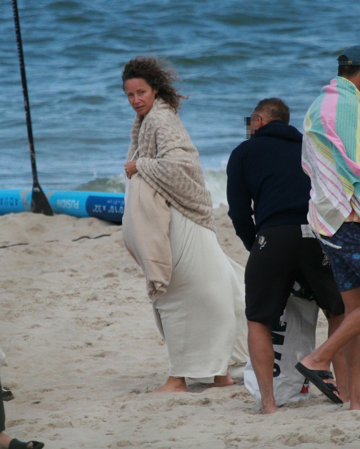 Monika Mrozowska dokazuje na plaży z nowym partnerem 