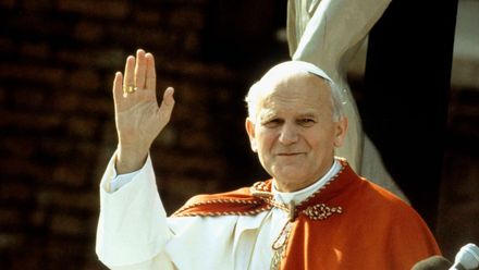 Jan Paweł II - wielki miłośnik sportu. Sprawdź, jak dobrze go znasz!