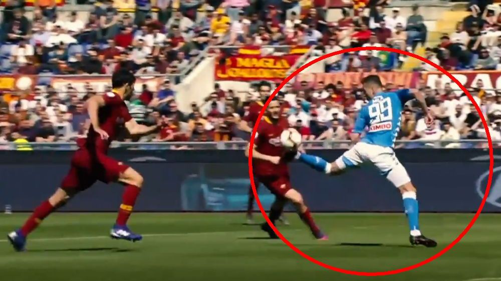 Arkadiusz Milik (SSC Napoli) przyjmuje piłkę w meczu z AS Roma