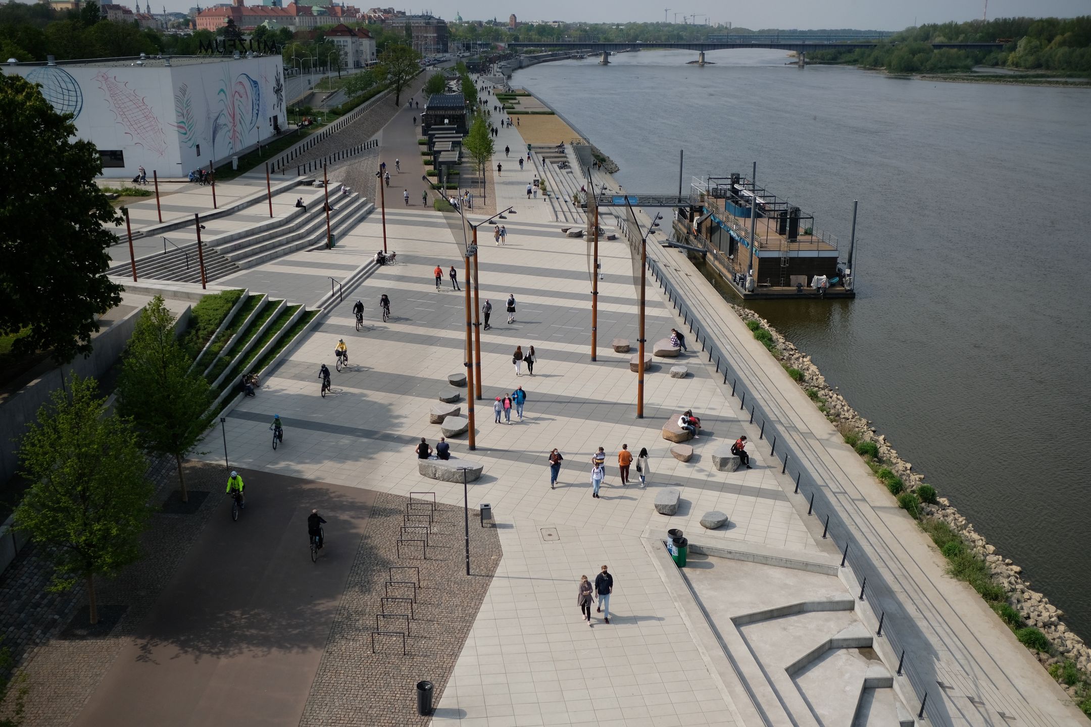 Warszawa. Na Bulwarach Wiślanych obowiązuje zakaz spożywania alkoholu