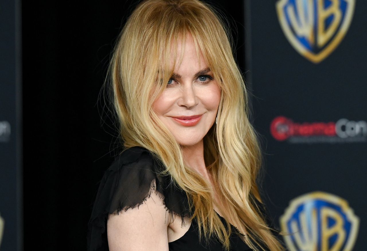 Gdy stanęła tyłem, zrobiła furorę. Wszyscy i tak patrzyli na jej palce