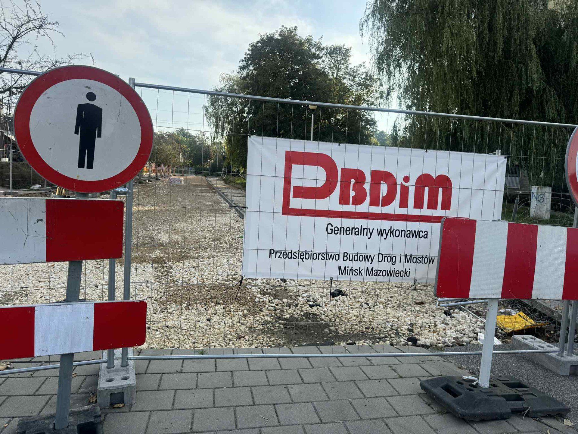 Modernizacja Promenady Czesława Niemena w Częstochowie, rozpoczęta w lipcu 2025 roku, od kilku tygodni stoi w miejscu.