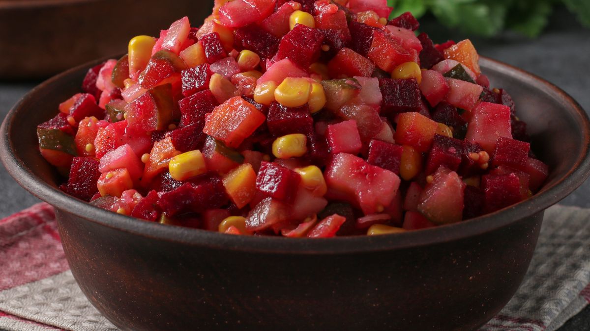 Sałatka buraczkowa z kukurydzą to świąteczny pewniak