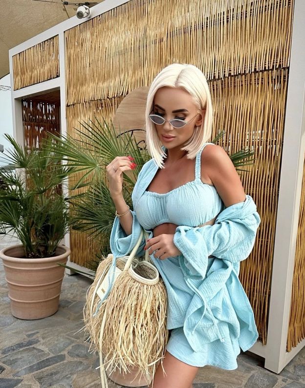 Tak Izabela Macudzińska z "Królowych życia" wygląda BEZ DOCZEPÓW. Różnica jest spora (FOTO)